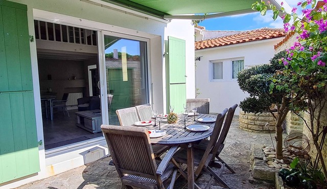 Charming villa in the heart of Village with yard