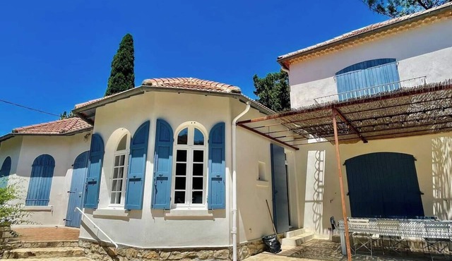 Charming villa with quiet garden 100m from the sea and Les Lecques beach!