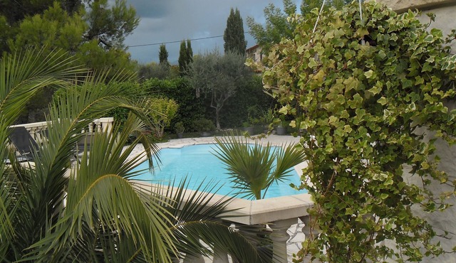 CHARMING VILLA 15 MIN FROM NICE WITH COMMON POOL