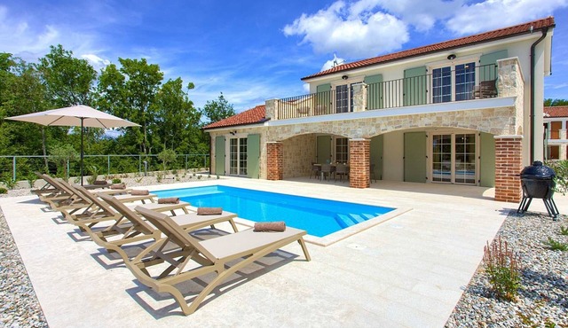 Charming Villa Adria with heated swimming pool