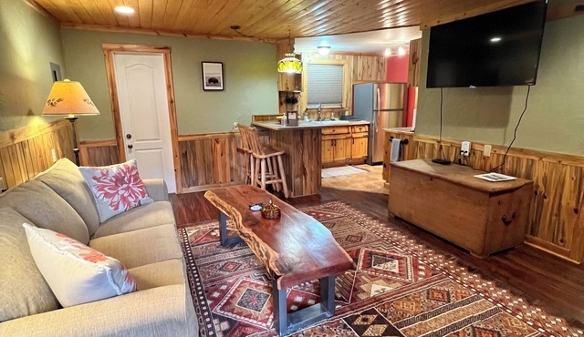 Charming villa a short scenic drive to Salida Colorado!