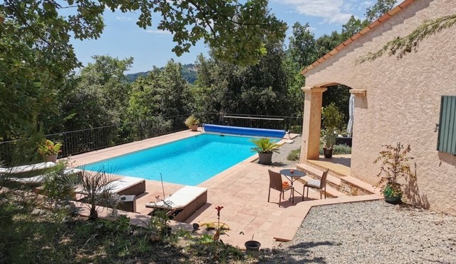 Charming villa between sea and mountains