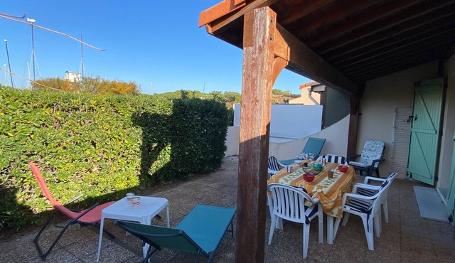 Charming Villa by Leucate Lake: 3BR, Terrace, Parking, Pets Allowed, Sleeps 6