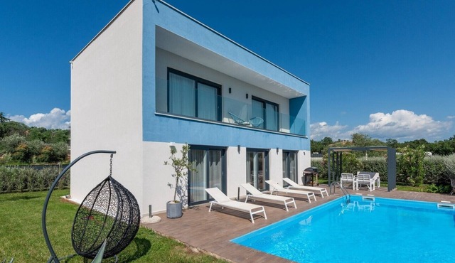 Charming Villa Chic with swimming pool