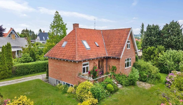 Charming villa, close to the sea