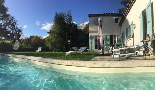 Charming villa, exceptional view over the rooftops of Manosque, heated swimming pool