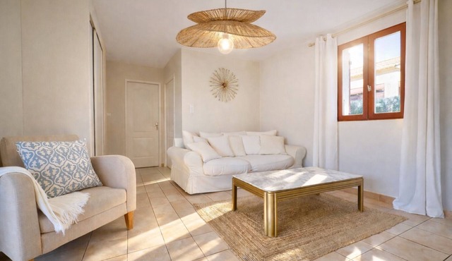 Charming villa for 4 people, private pool between sea and mountains