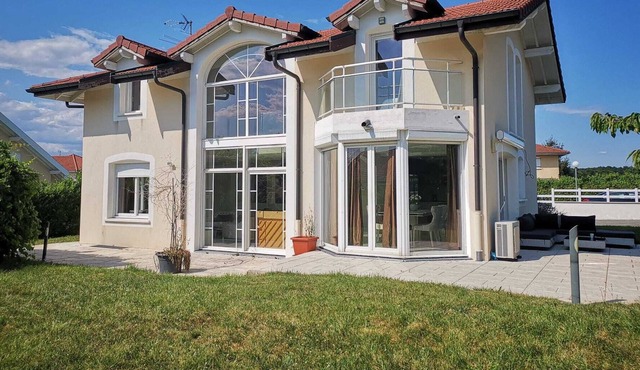 Charming villa near lake Geneva