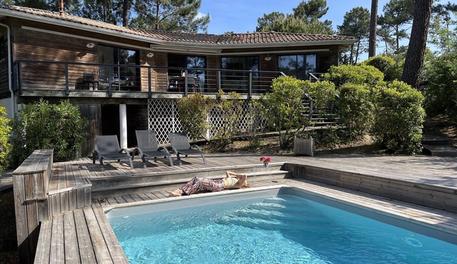 CHARMING VILLA IN WOOD CAP FERRET