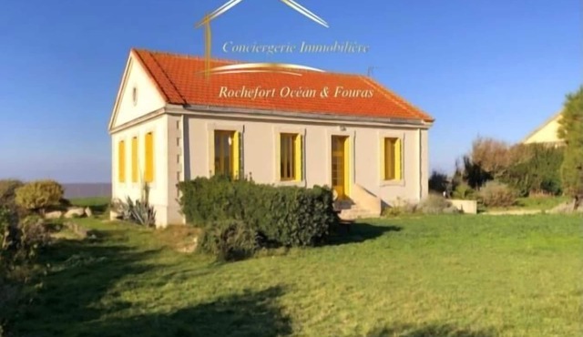 Charming villa on Île Madame, facing the ocean 3*