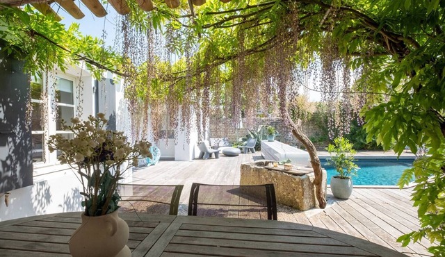 Charming villa in a flowered alley