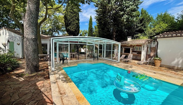 Charming villa great comfort to foot the historic center of Uzes
