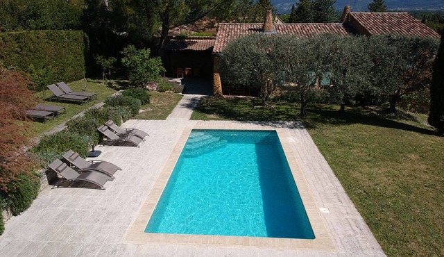 Charming villa, heated swimming pool, 4 to 8 persons