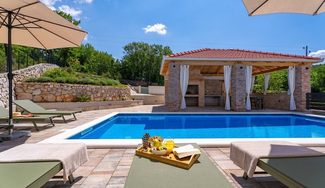 Charming Villa Domus Alba for 6+2 Guests with heated Pool, Sports Area & Outdoor Dining – A Private Escape Surrounded by Nature, just 24 km from Trogir and sea