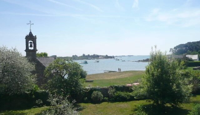 Charming villa in Saint-Philibert (close to Carnac) directly by the sea. 3*rated