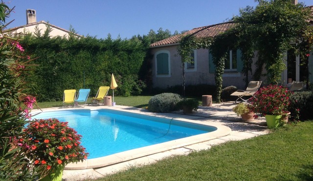 Charming villa in Provence with pool just 10 minutes from Avignon