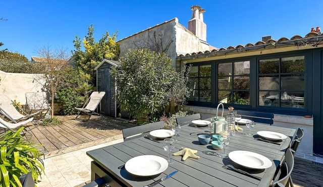 Charming villa in the heart of the village of Ars