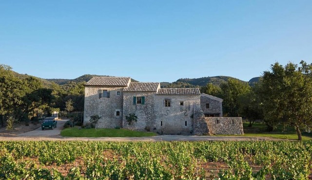 Charming villa in the Luberon vineyards