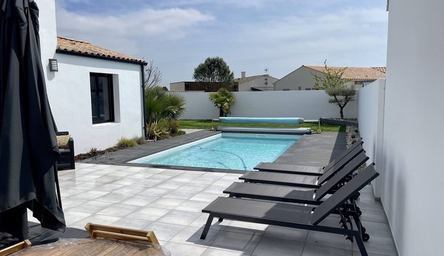 Charming villa just outside La Rochelle with heated pool.