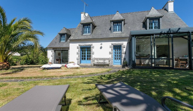 Charming Villa 'L'hermine' with Sea View, Private Terrace & Wi-Fi