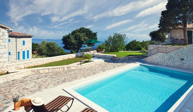 Charming Villa Merula with 50 m² private pool, sea view, pets welcome