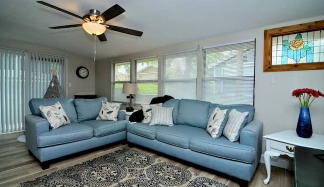 Charming Villa near Disney, pool, 4 beds, sleeps 5