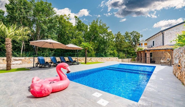 Charming Villa Old Stone with Pool & Sauna