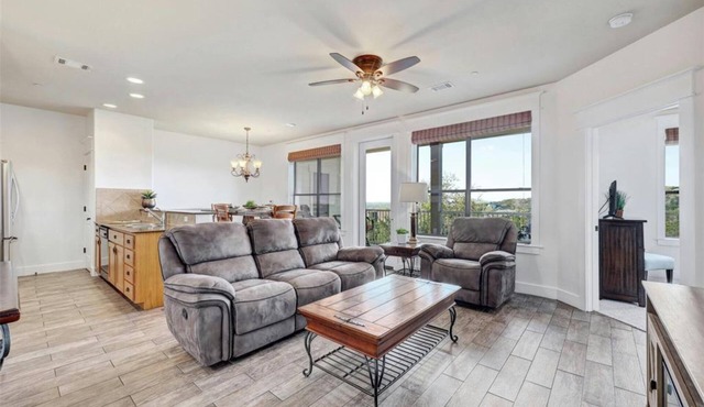 Charming Villa on Lake Travis in Hill Country at Hollows Resort, Pools, Trails, Marina