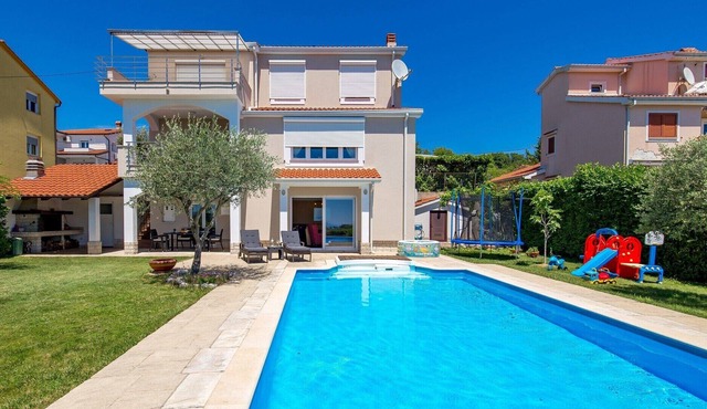 Charming Villa Petra with swimming pool