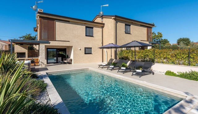 Charming Villa San Vincenti with swimming pool, jacuzzi and sauna
