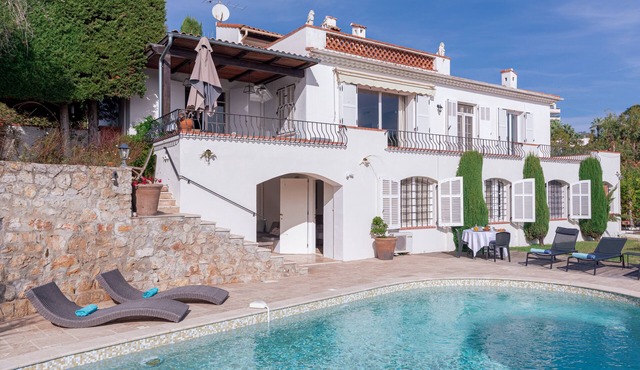 Charming Villa, Sea View, minutes from Palm Beach and Cannes