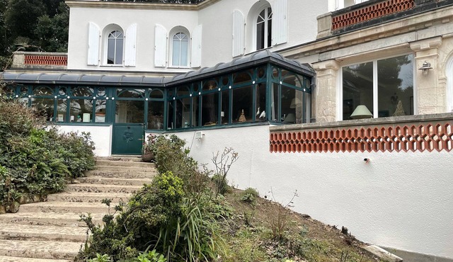 Charming villa sea view and castle .wifi, parking