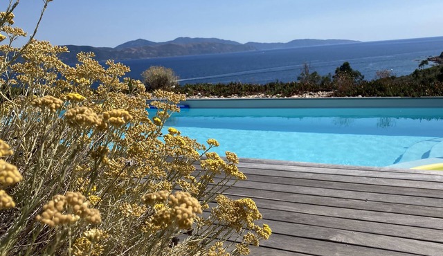 CHARMING VILLA, SEA VIEW, EXCEPTIONAL LOCATION, HEATED POOL