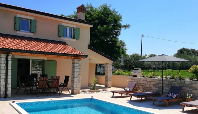 Charming Villa Stella with swimming pool