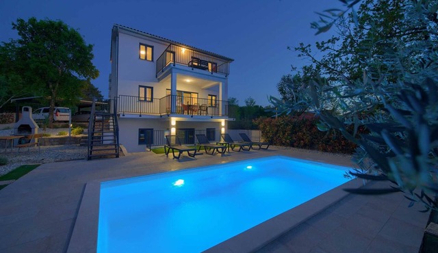 Charming Villa Vista with swimming pool & Seaview