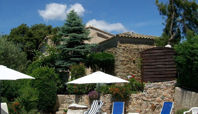 Charming villa with pool in village