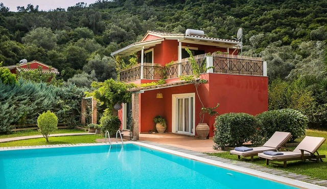 Charming villa w/pretty garden, 5min walk to beach