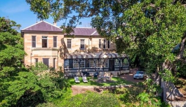 Charming villa with AC in Elizabeth Bay - 7 bedrooms