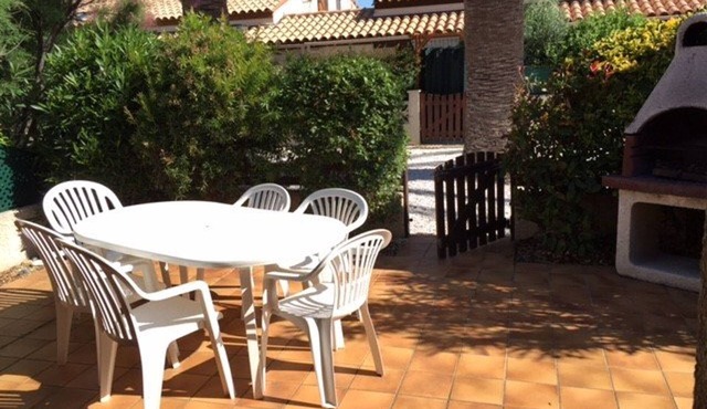 Charming Villa with Pool, Mezzanine & Terrace - 6 Guests, Le Barcarès