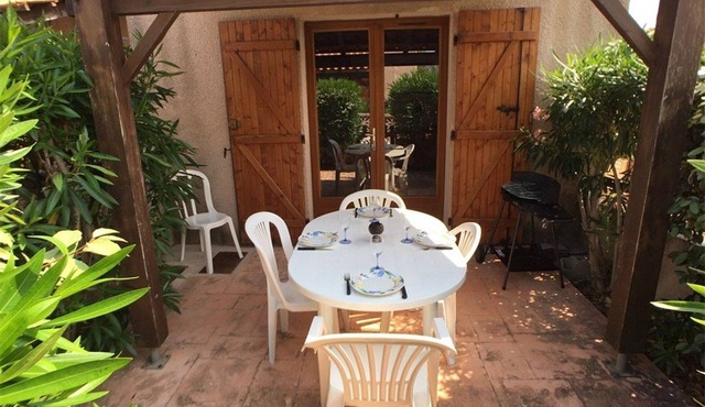 Charming Villa with Mezzanine, Pool Access, 6 Guests - Le Barcarès