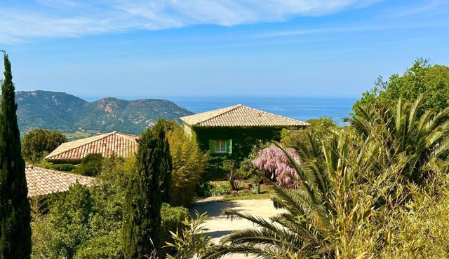 Charming villa with jacuzzi