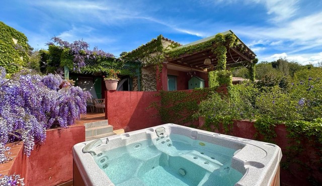 Charming villa with jacuzzi