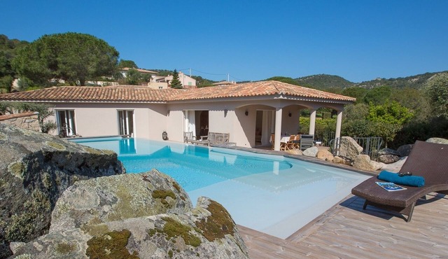 Charming villa with heated pool near Santa-Giulia