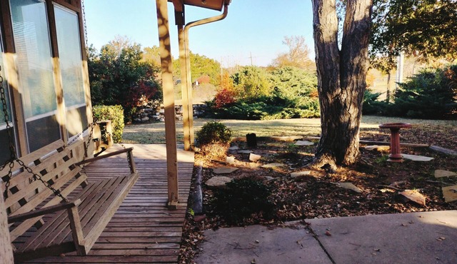 Charming villa with 1 huge bedroom and AC, WiFi in beautiful Lawton
