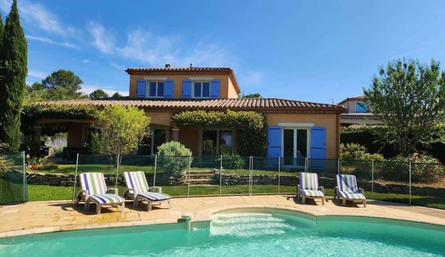 Charming villa with landscaped garden and swimming pool