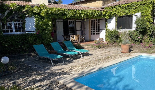Charming VILLA with large heated swimming pool in 4000m2 of greenery