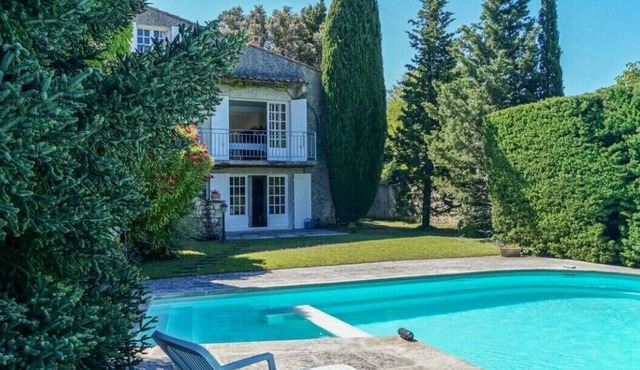 Charming villa with large swimming pool in an idyllic estate in Drôme provençale