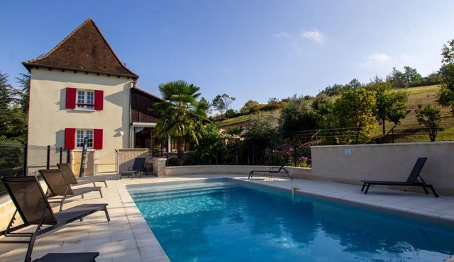 Charming Villa with Private Pool, Gym, Fireplace & Garden Near Villamblard