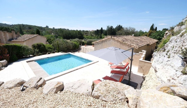 Charming villa with heated pool for 8 people near Eygalieres, in the heart of the Alpilles nature park in Provence