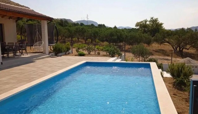 Charming villa with 3 bedrooms and WiFi, AC in enchanting Grebaštica